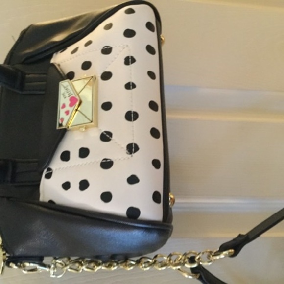 Dresses - Picture 6 of 7